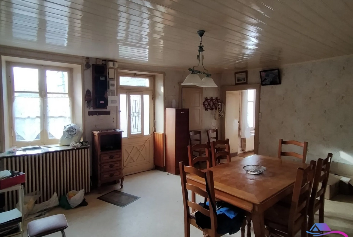 séjour Maison de campagne à rénover avec jardin, calme proche Boussac et Sainte-Sévère-sur-Indre 