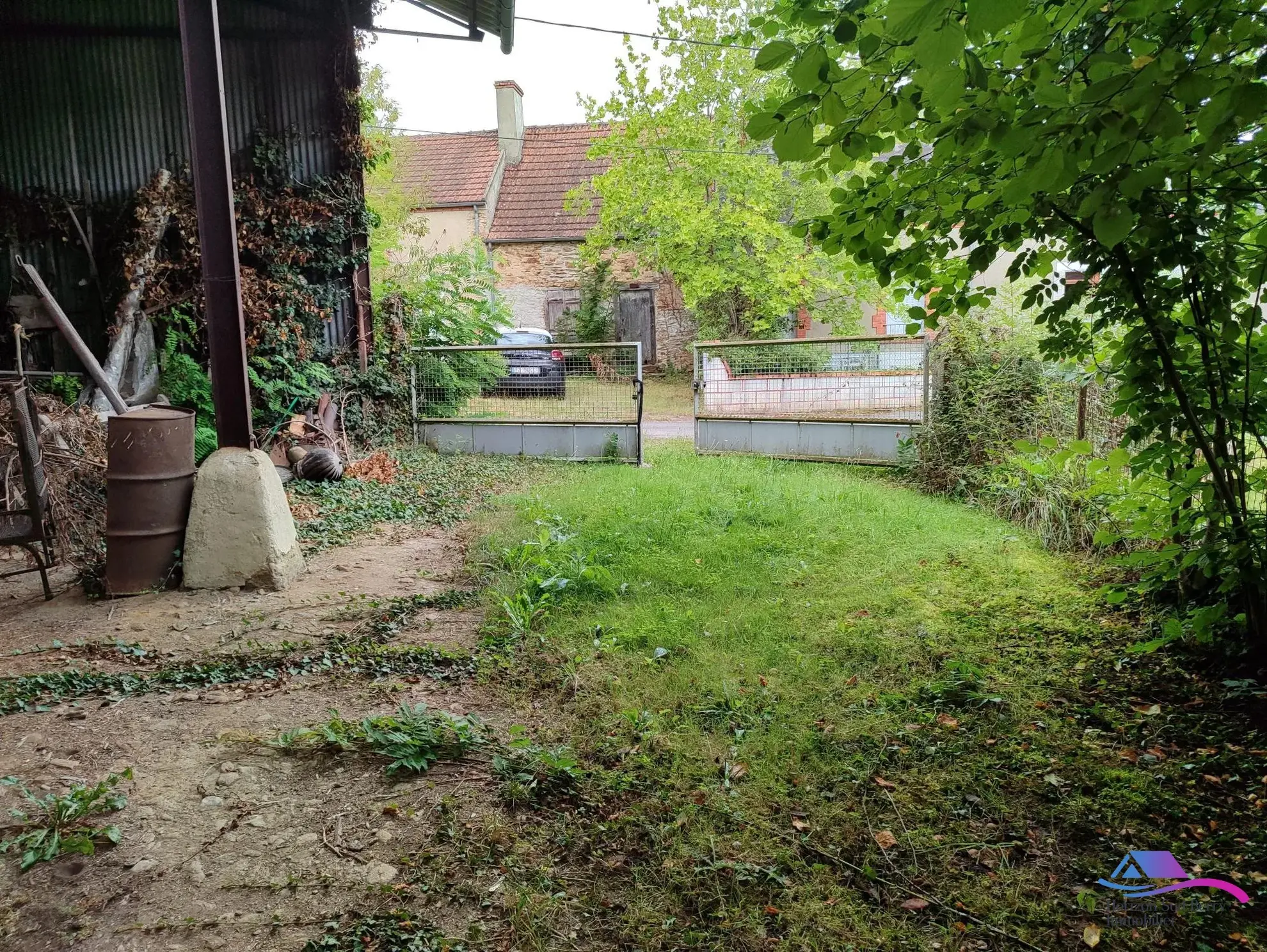 accès hangar Maison de campagne à rénover avec jardin, calme proche Boussac et Sainte-Sévère-sur-Indre 