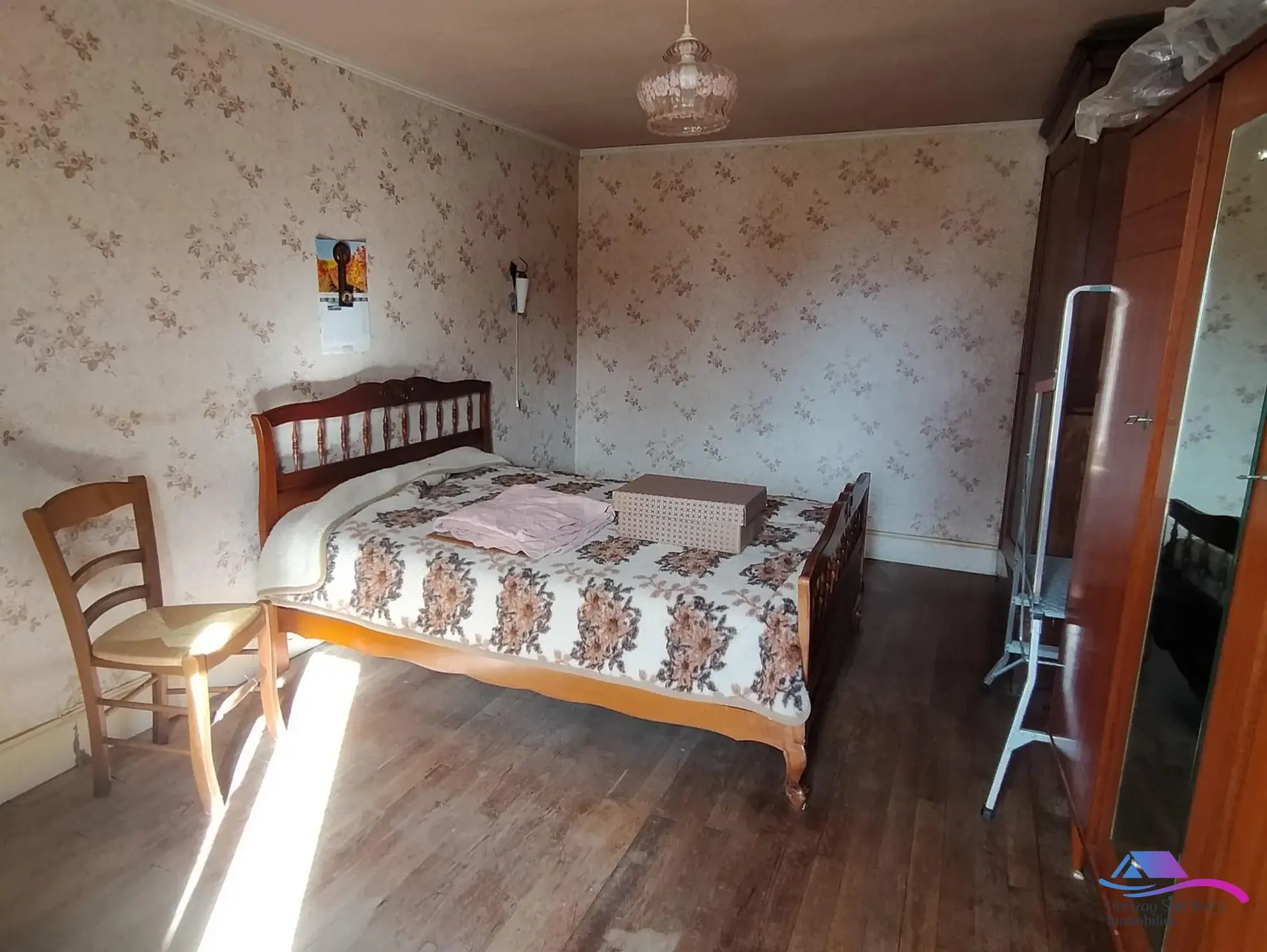 chambre Maison de campagne à rénover avec jardin, calme proche Boussac et Sainte-Sévère-sur-Indre 