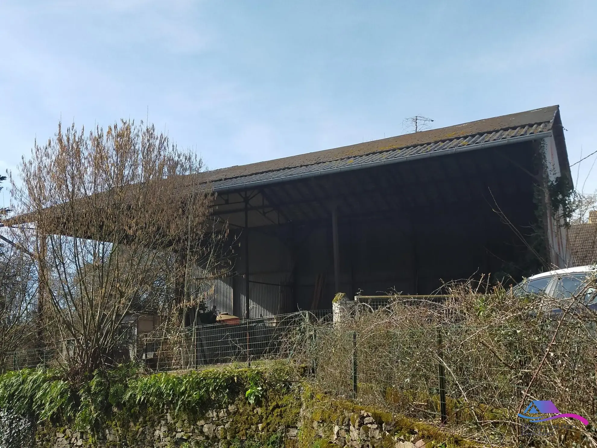 vue hangar Maison de campagne à rénover avec jardin, calme proche Boussac et Sainte-Sévère-sur-Indre 