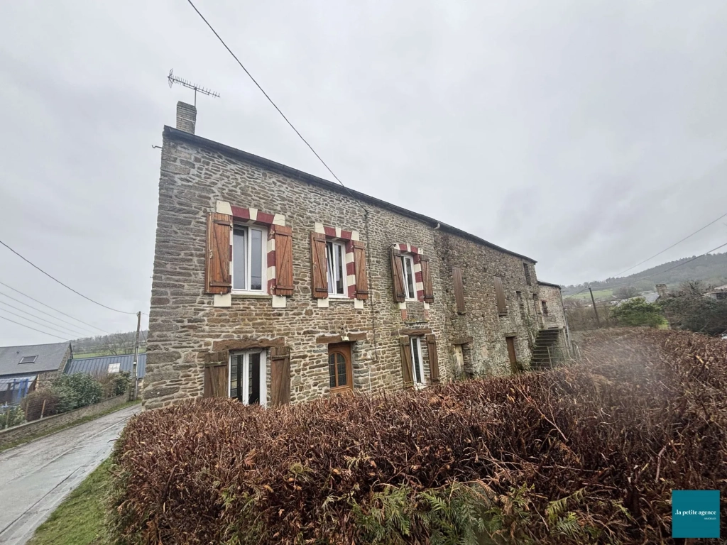 Maison à rénover à Saint Martin de Sallen - Grand jardin et dépendance