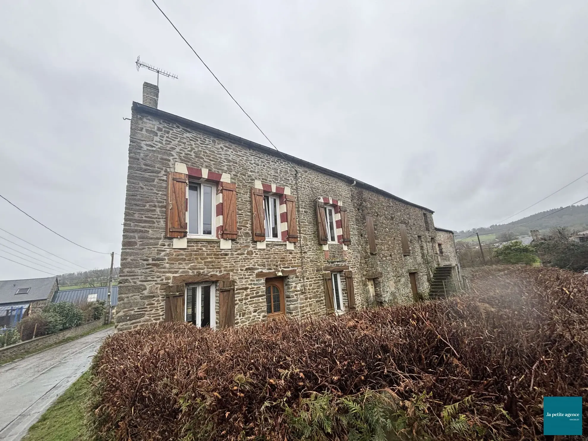 Maison à rénover à Saint Martin de Sallen - Grand jardin et dépendance 