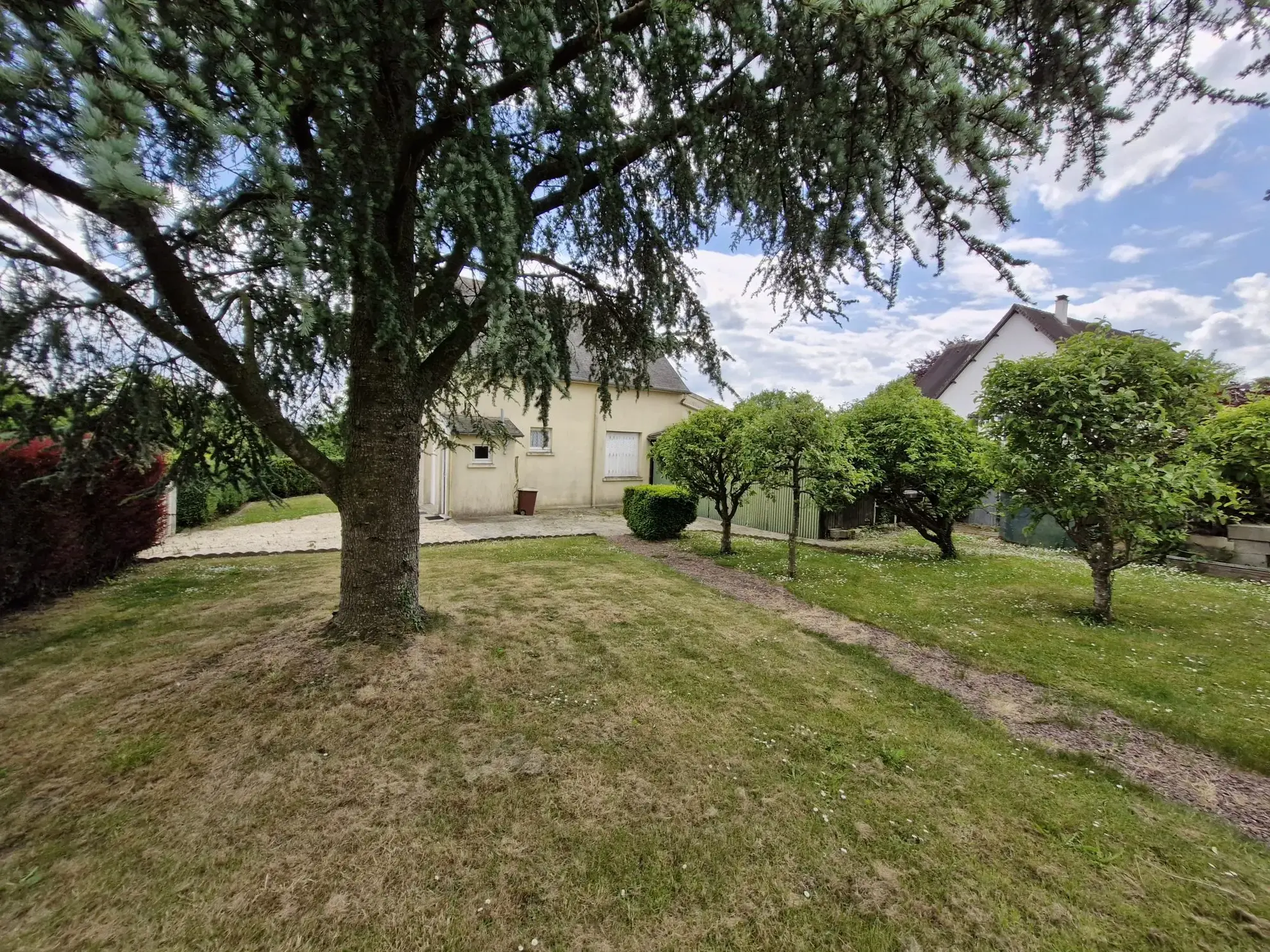Maison de village à Valdallière – 2 chambres, grand terrain, proche Vire 