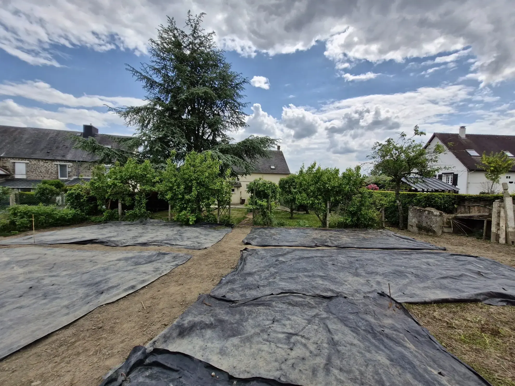 Maison de village à Valdallière – 2 chambres, grand terrain, proche Vire 