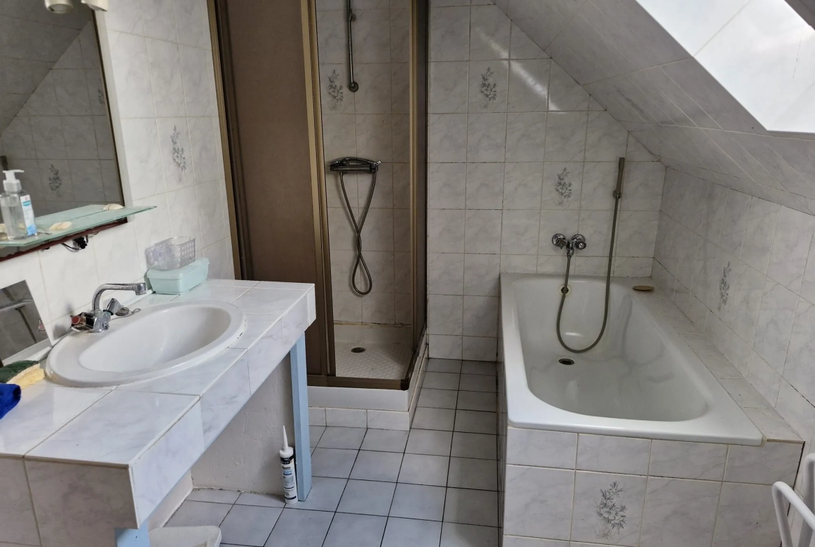 Maison de village à Valdallière – 2 chambres, grand terrain, proche Vire 