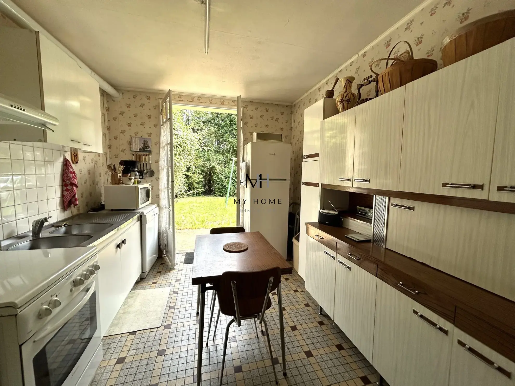 Maison de plain-pied à rénover à Lonrai - 3 chambres, garage, terrain clos 