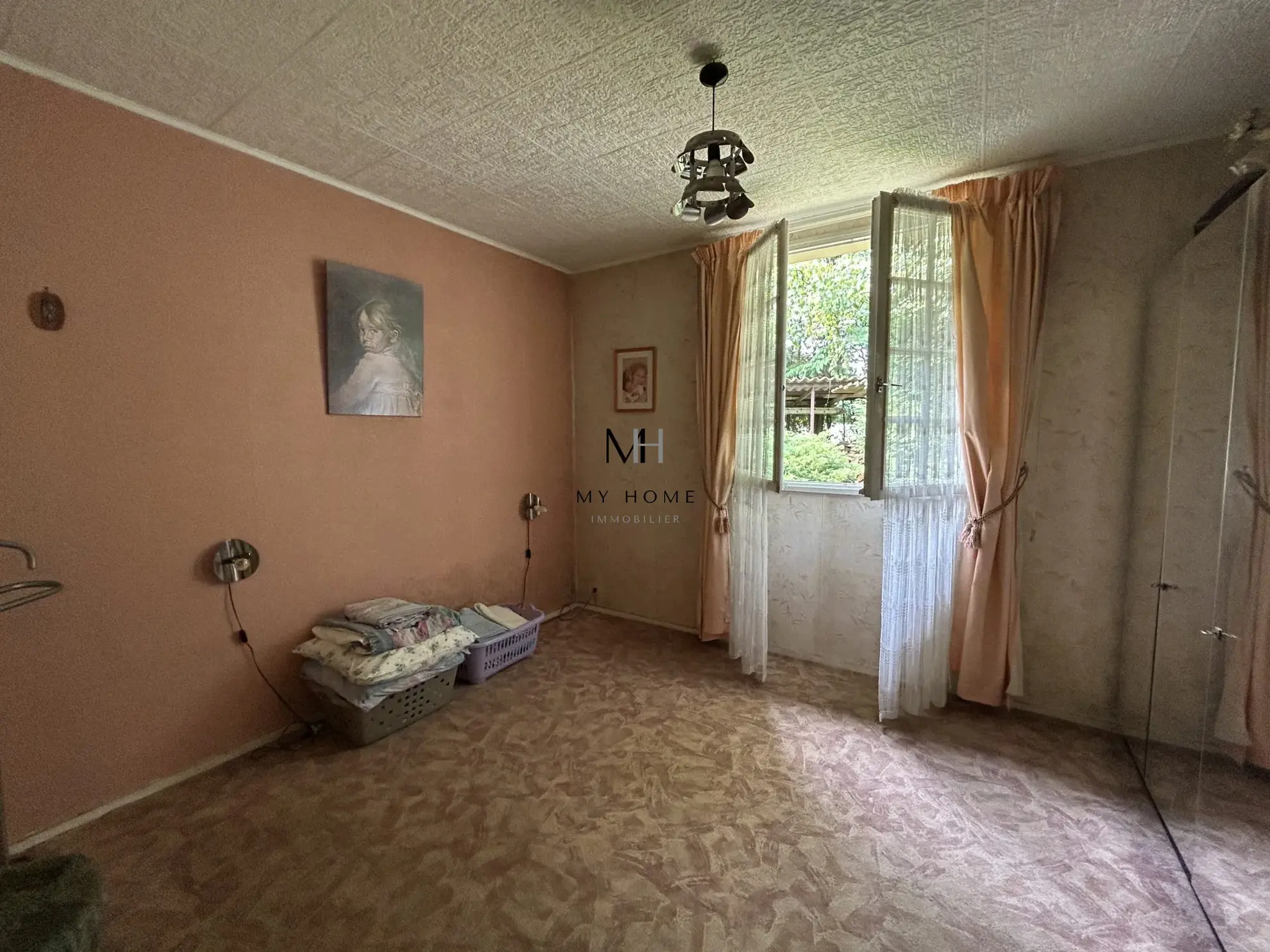 Maison de plain-pied à rénover à Lonrai - 3 chambres, garage, terrain clos 