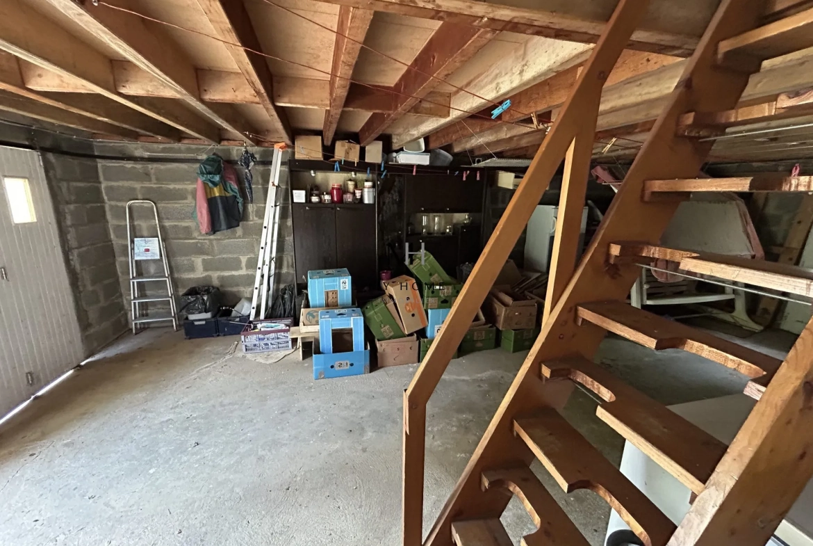 Maison de plain-pied à rénover à Lonrai - 3 chambres, garage, terrain clos 