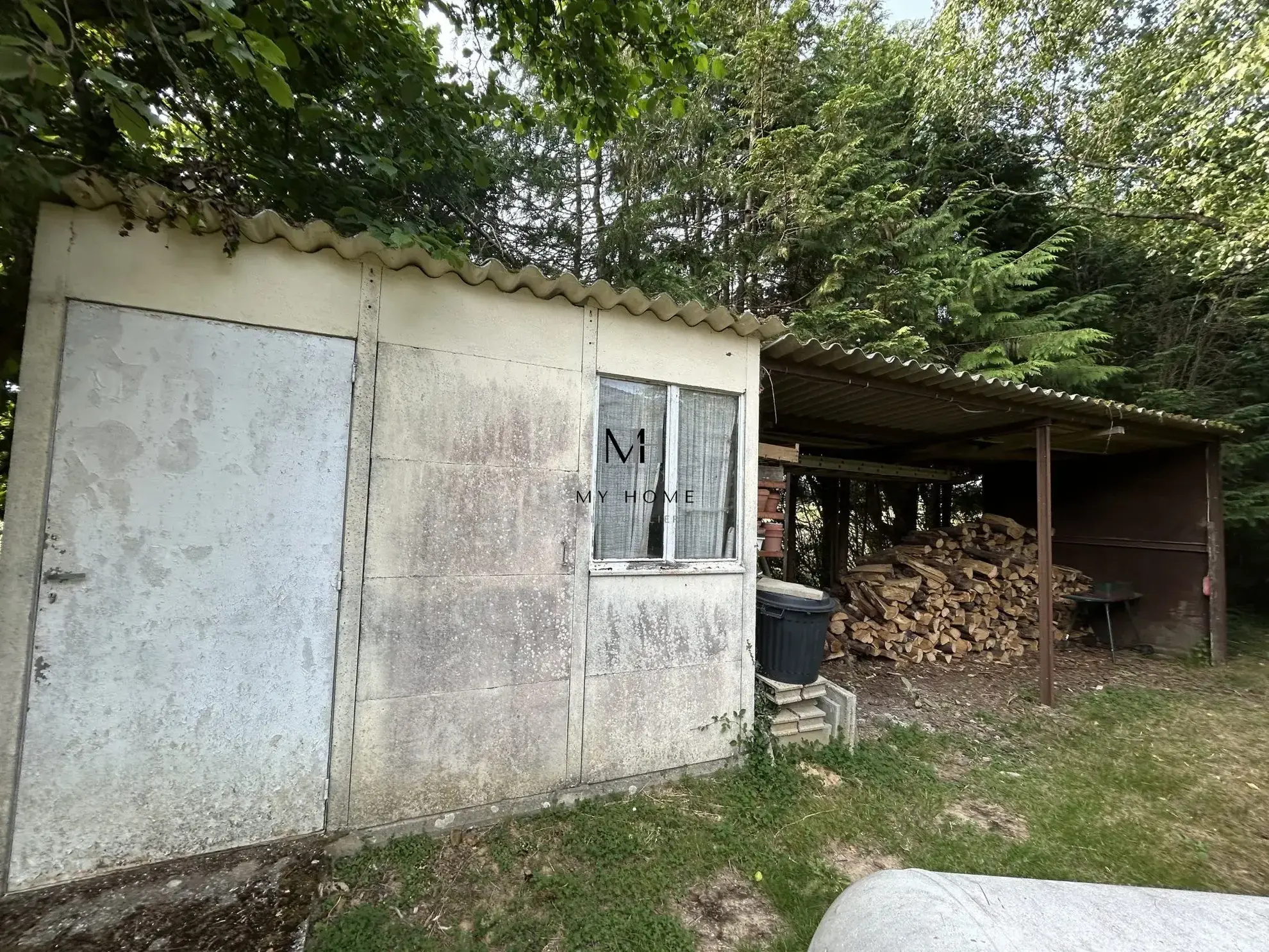 Maison de plain-pied à rénover à Lonrai - 3 chambres, garage, terrain clos 