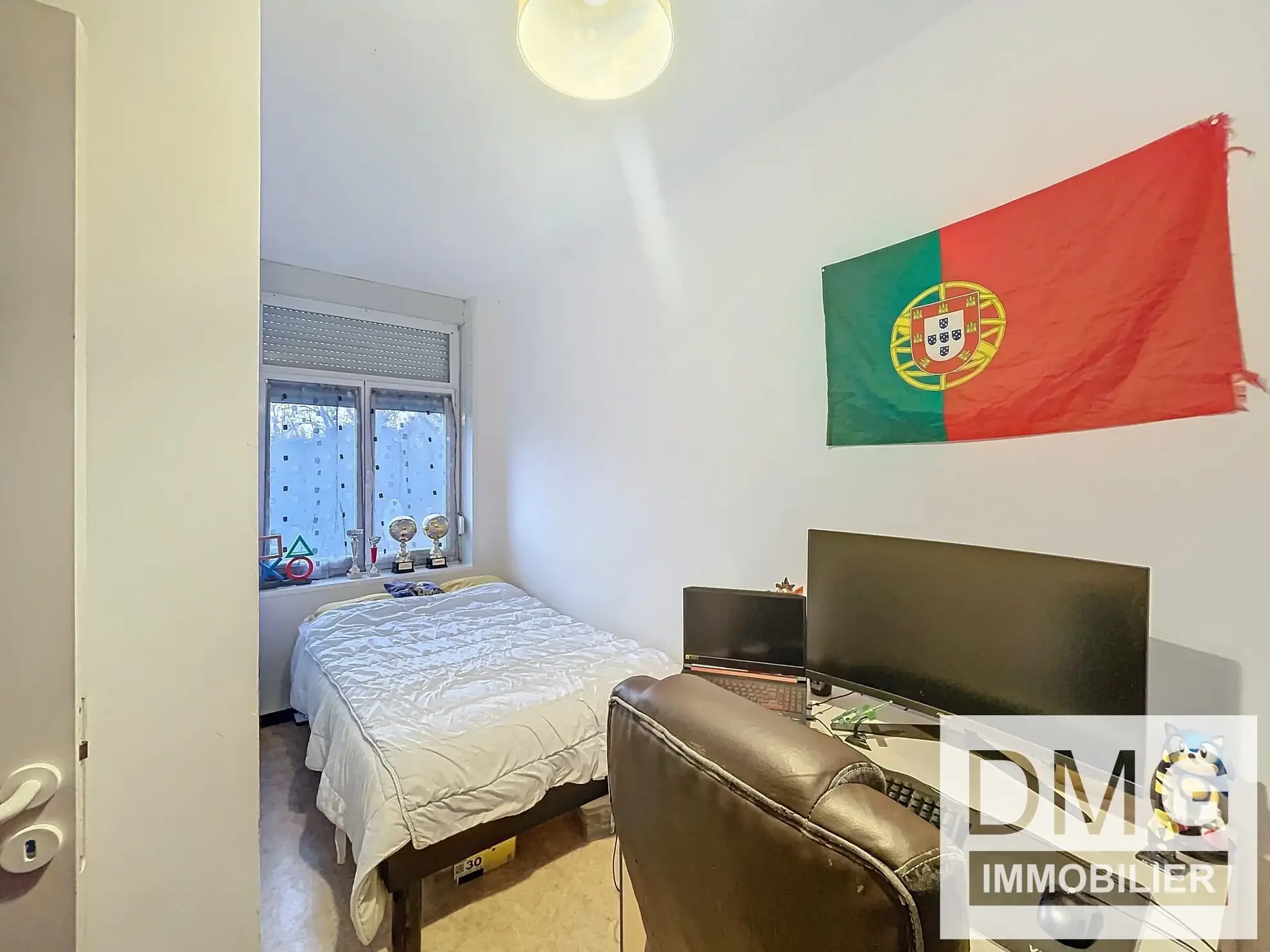 Maison à vendre dans le centre-ville de Steenvoorde, louée, 92 m² avec jardin 