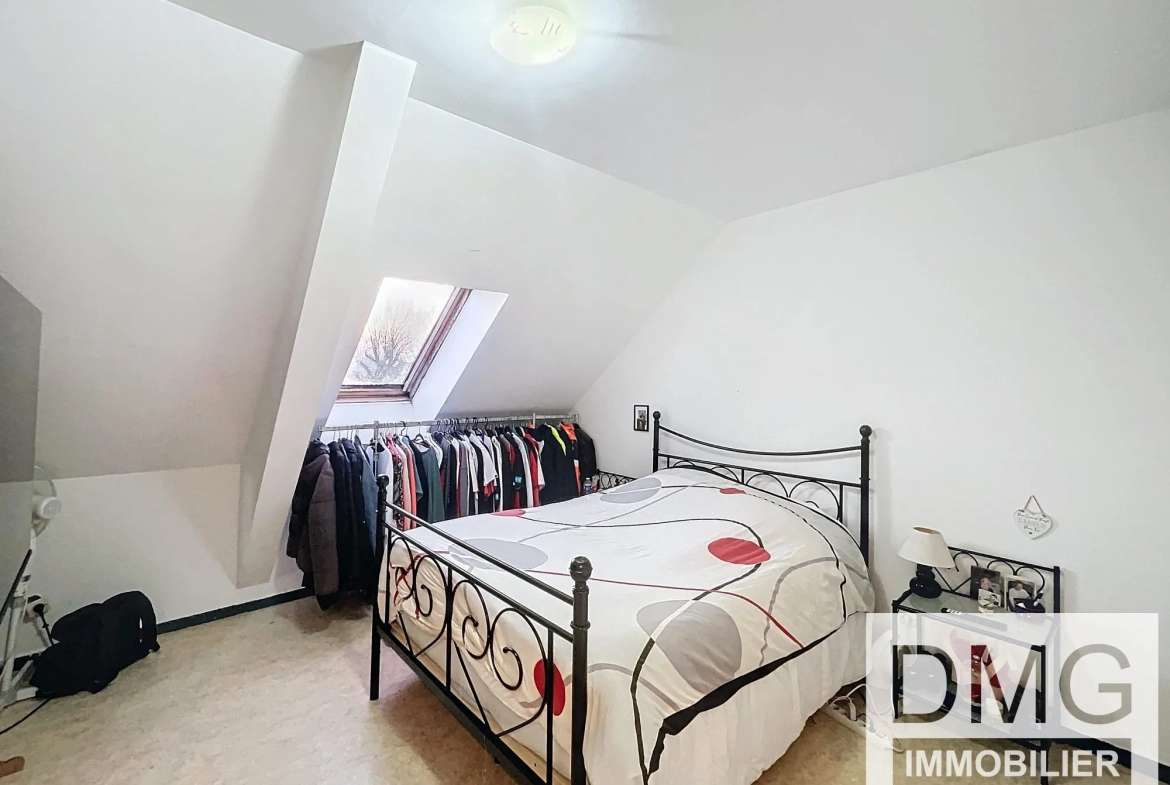 Maison à vendre dans le centre-ville de Steenvoorde, louée, 92 m² avec jardin 