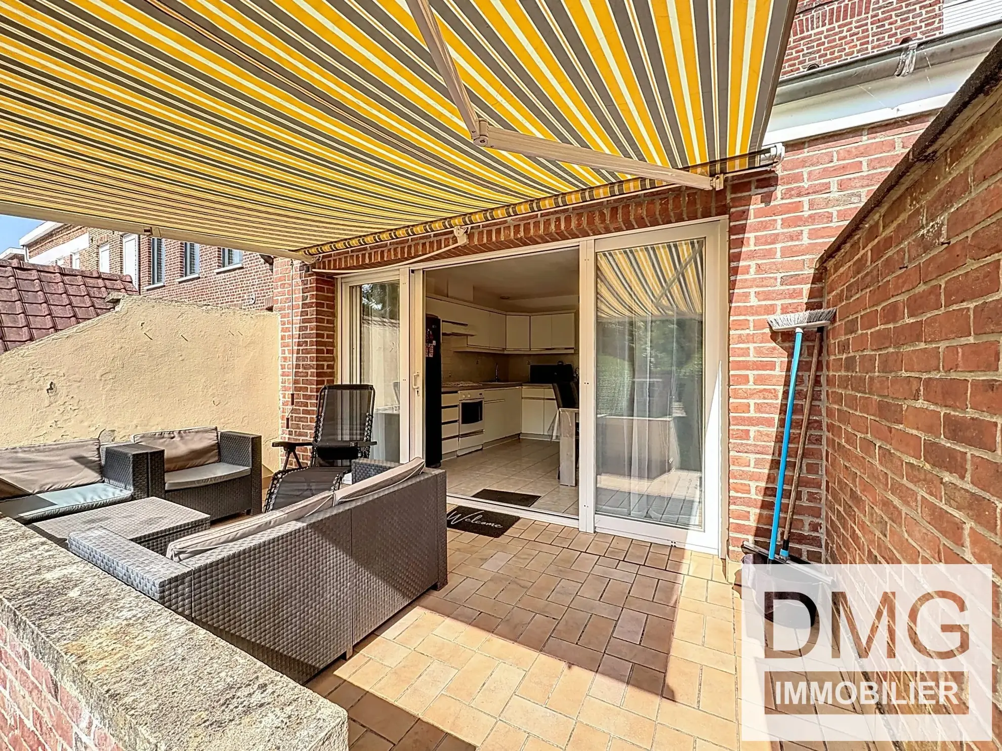 Maison à vendre dans le centre-ville de Steenvoorde, louée, 92 m² avec jardin 
