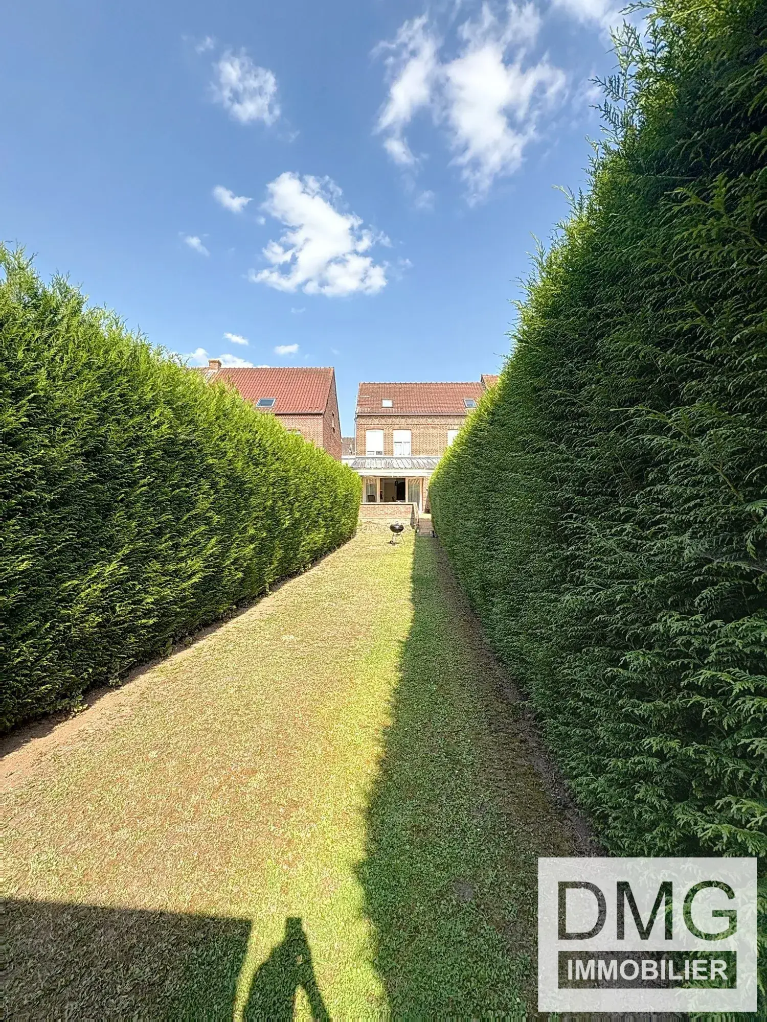 Maison à vendre dans le centre-ville de Steenvoorde, louée, 92 m² avec jardin 