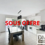 Maison à vendre dans le centre-ville de Steenvoorde, louée, 92 m² avec jardin