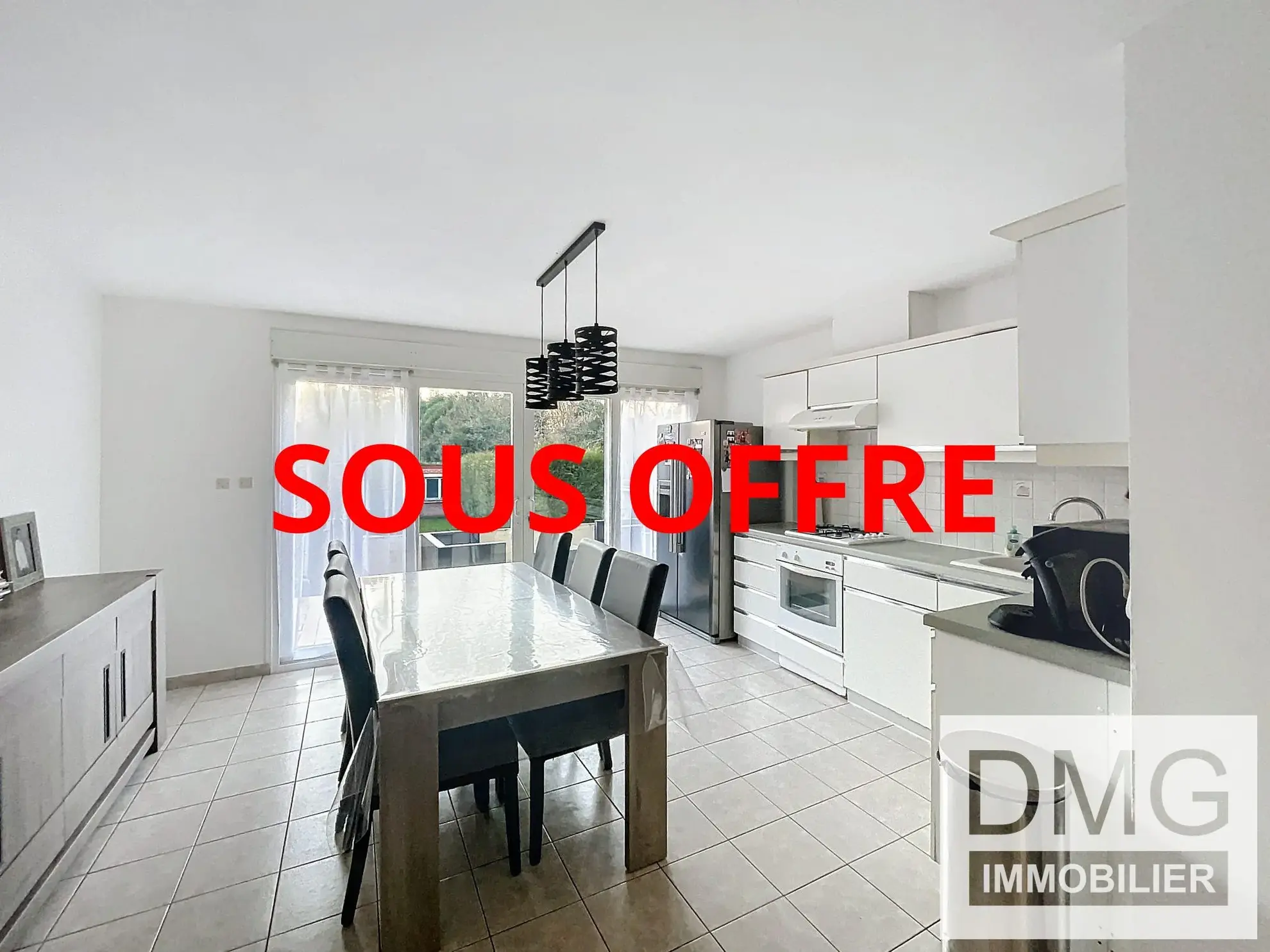 Maison à vendre dans le centre-ville de Steenvoorde, louée, 92 m² avec jardin 