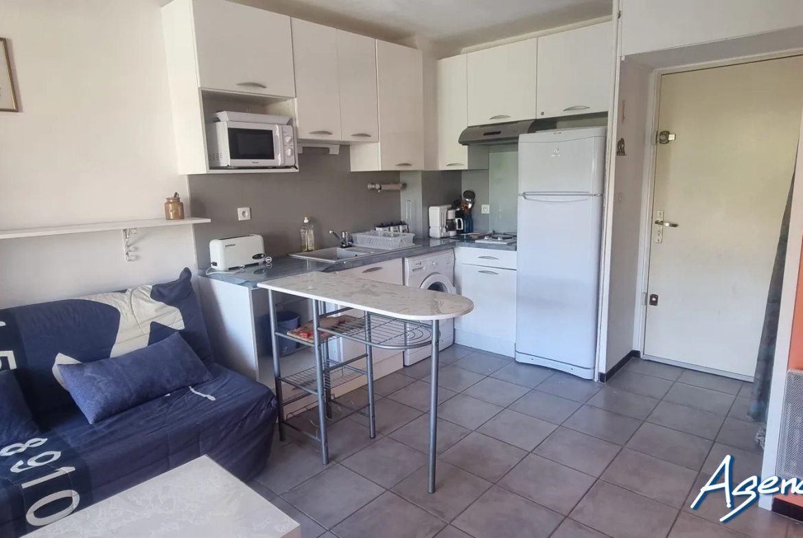 Appartement T2 meublé de 25 m² à Saint-Pierre-la-mer – Prix compétitif 