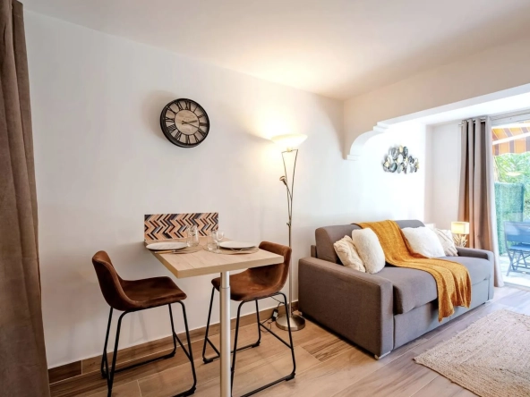 Charmant studio avec terrasse et piscine à Valescure, Saint-Raphaël