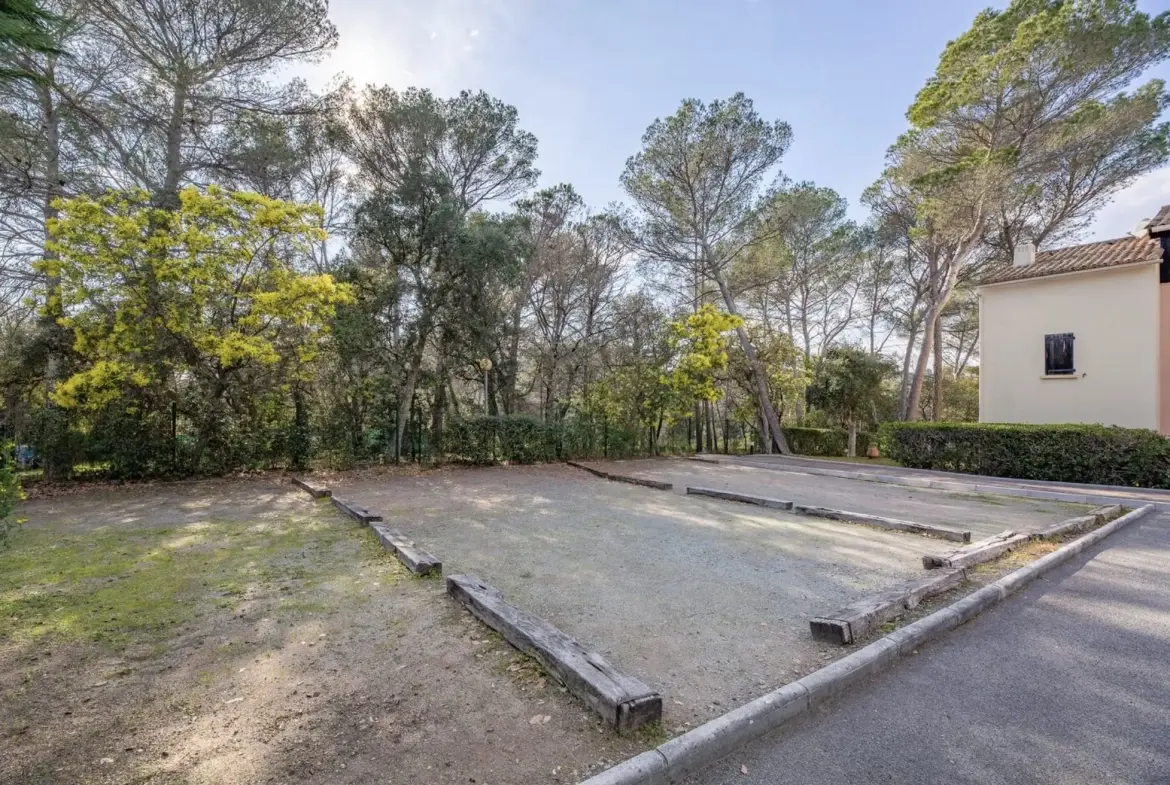 Charmant studio avec terrasse et piscine à Valescure, Saint-Raphaël 