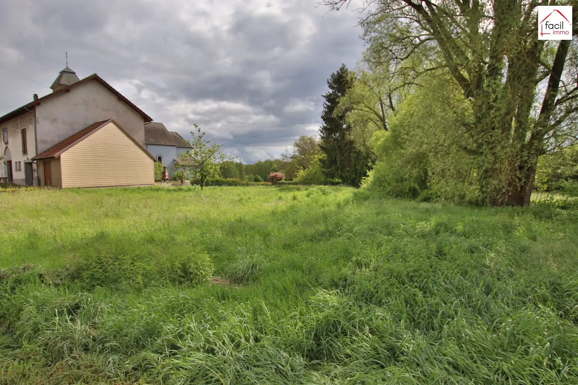 Terrain constructible de 14 ares dans un village calme près de Sarrebourg et Dieuze 