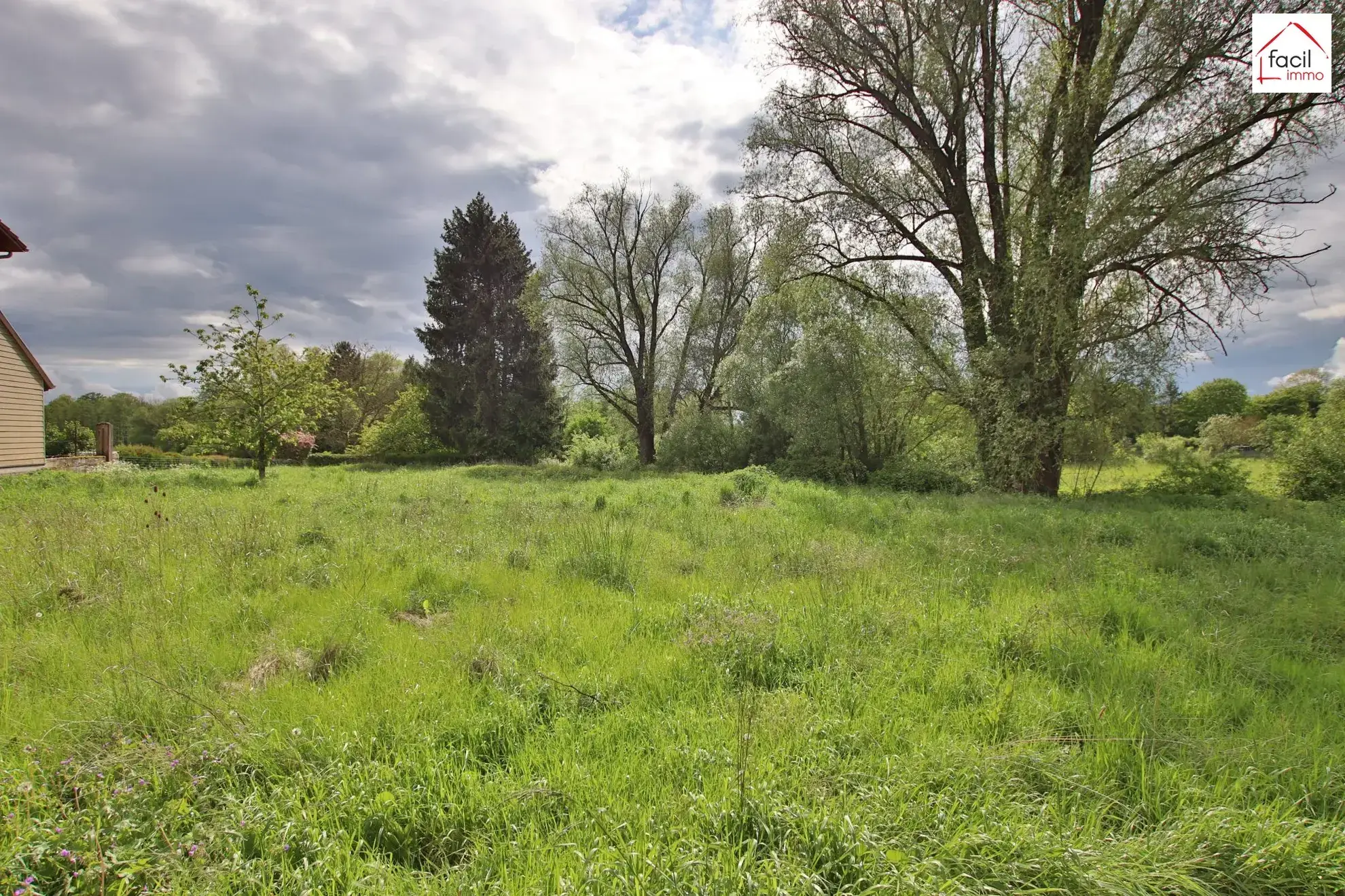 Terrain constructible de 14 ares dans un village calme près de Sarrebourg et Dieuze 