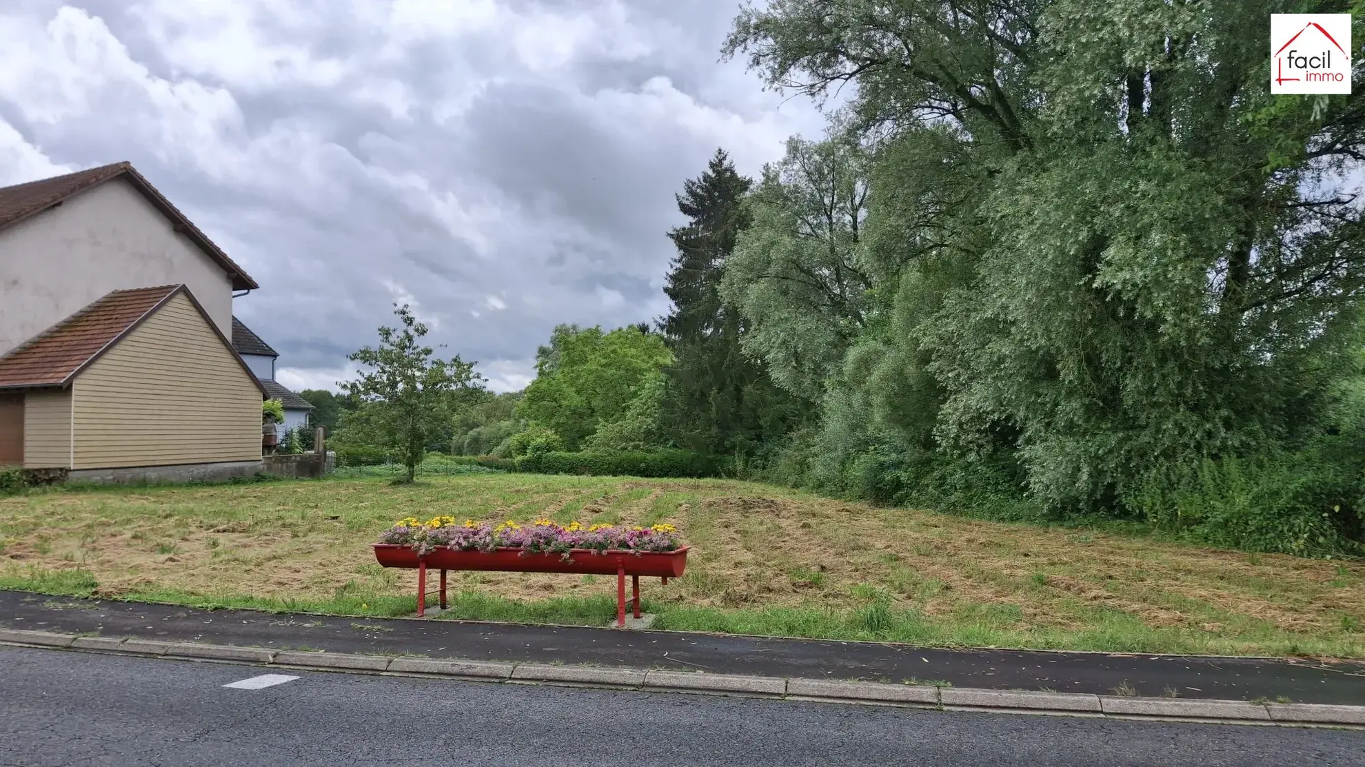 Terrain constructible de 14 ares dans un village calme près de Sarrebourg et Dieuze 