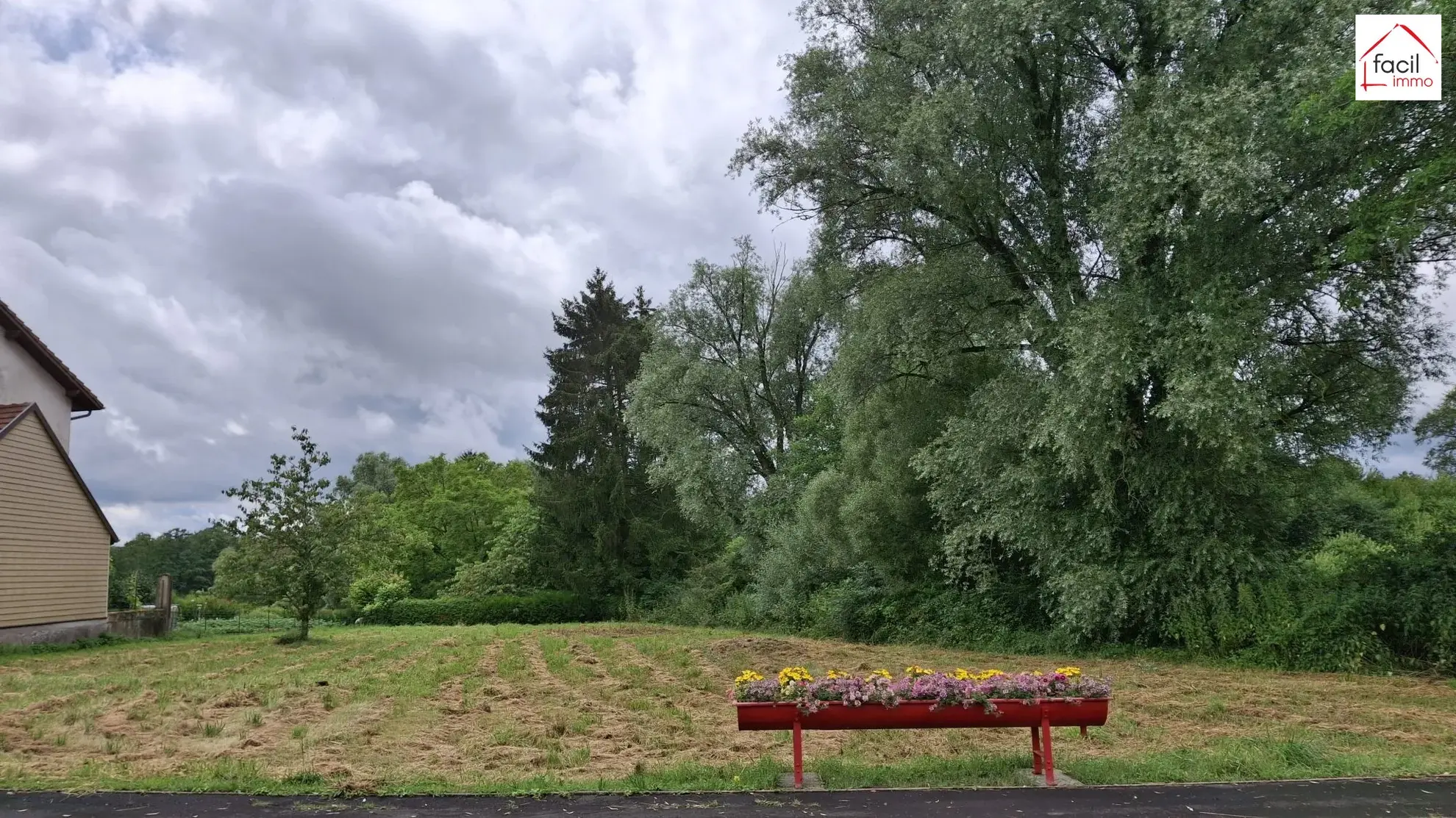 Terrain constructible de 14 ares dans un village calme près de Sarrebourg et Dieuze 