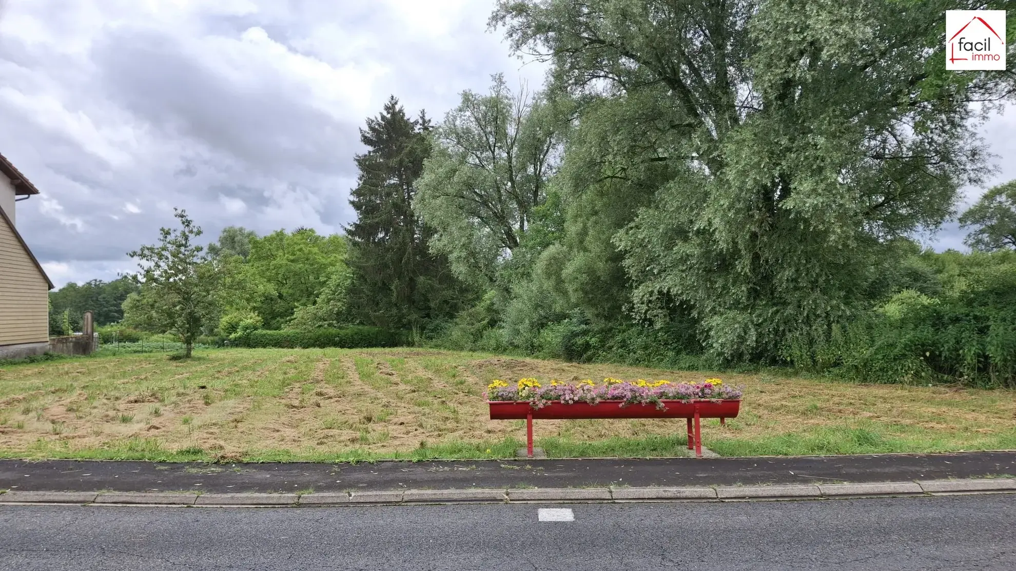 Terrain constructible de 14 ares dans un village calme près de Sarrebourg et Dieuze 