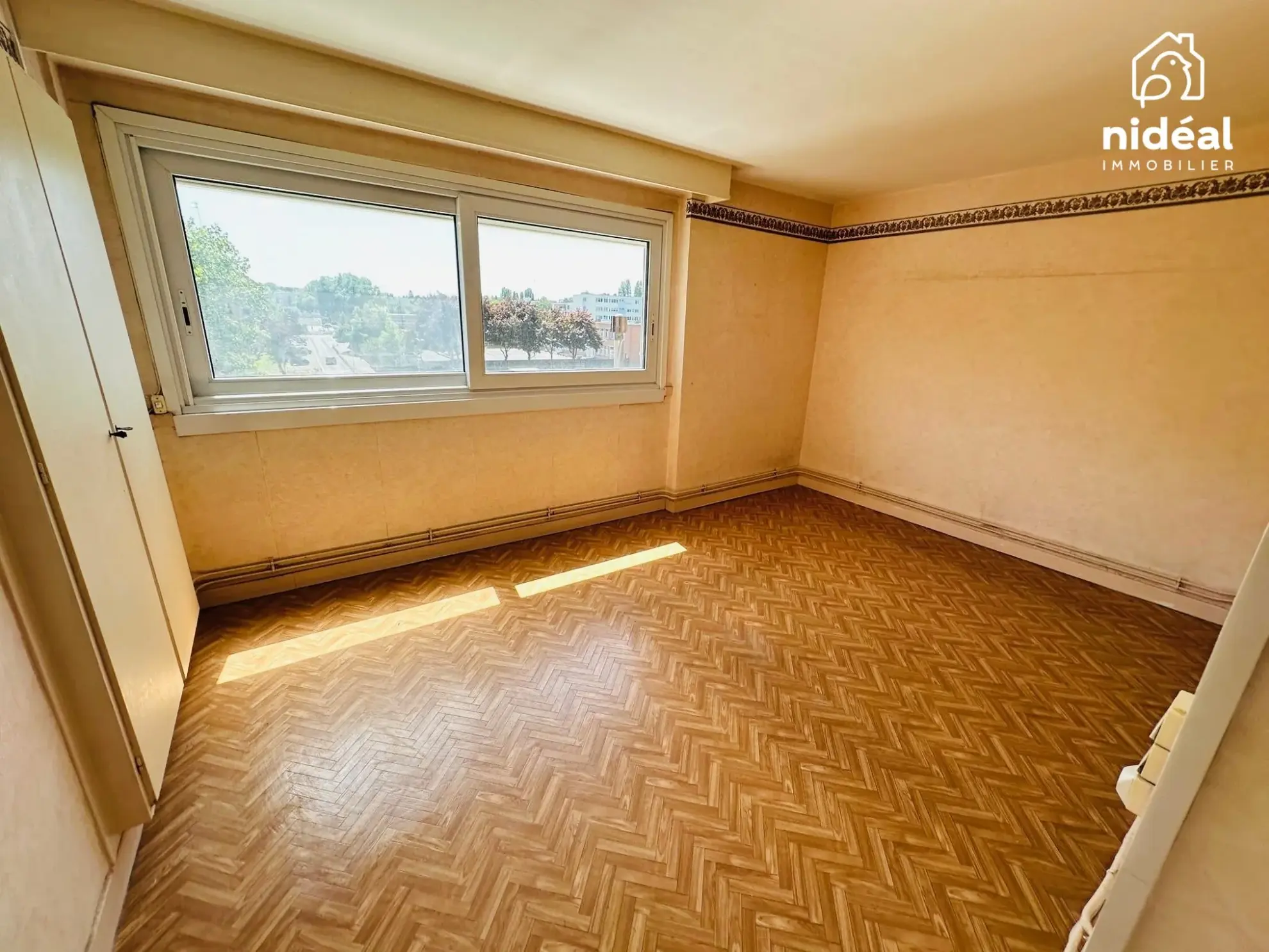 Appartement à vendre à Maubeuge - 99 m², 2 chambres, centre-ville 