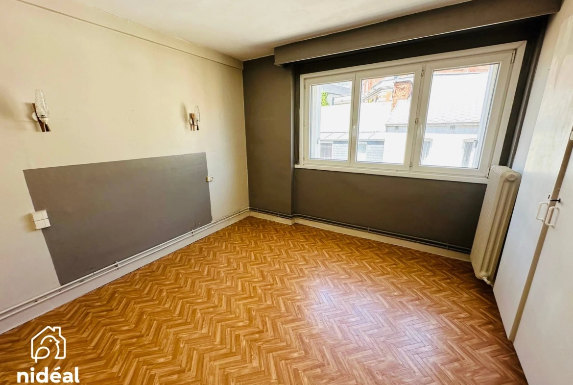 Appartement à vendre à Maubeuge - 99 m², 2 chambres, centre-ville 