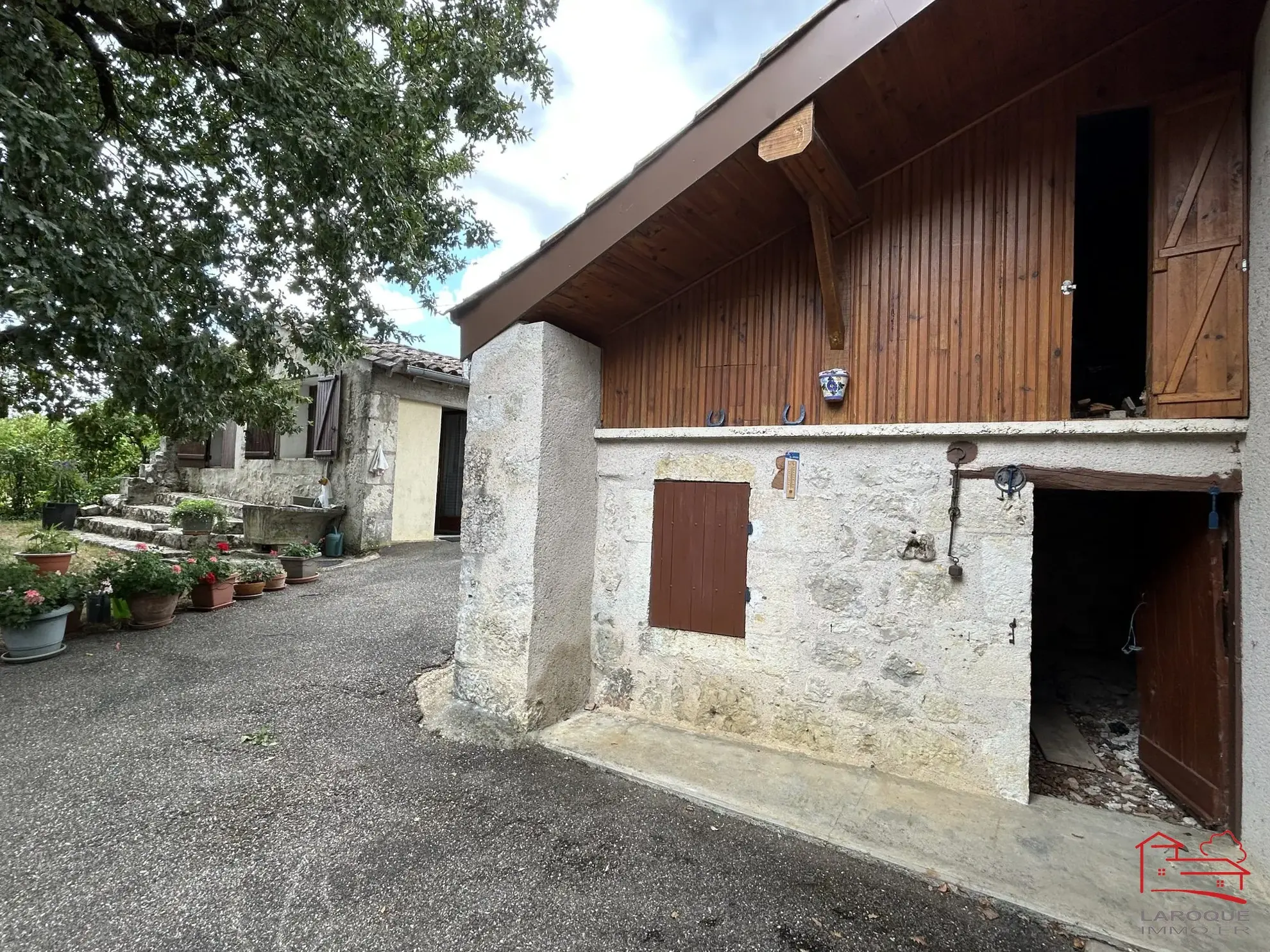 Maison individuelle avec jardin, dépendances et garage à Saint-Robert 47340 