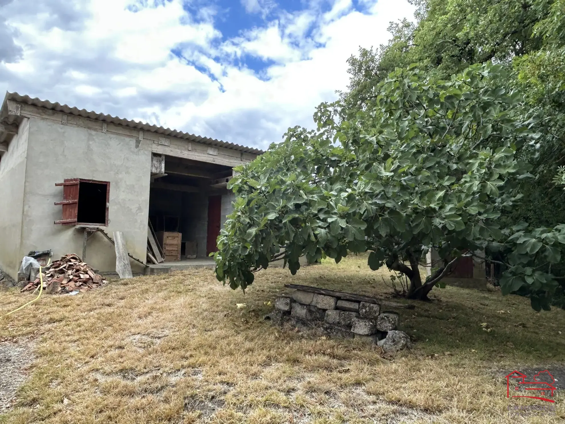Maison individuelle avec jardin, dépendances et garage à Saint-Robert 47340 