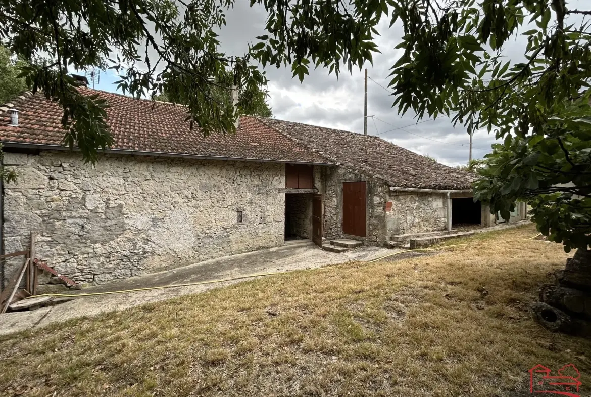 Maison individuelle avec jardin, dépendances et garage à Saint-Robert 47340 