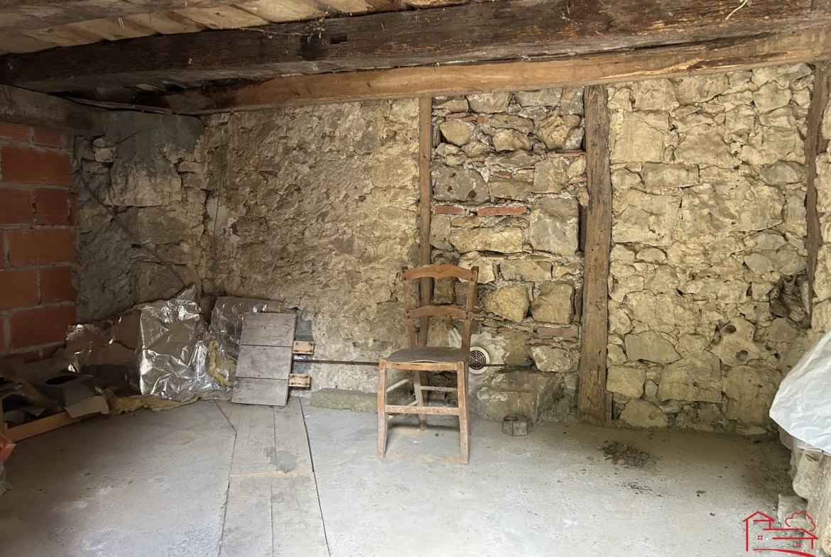 Maison individuelle avec jardin, dépendances et garage à Saint-Robert 47340 