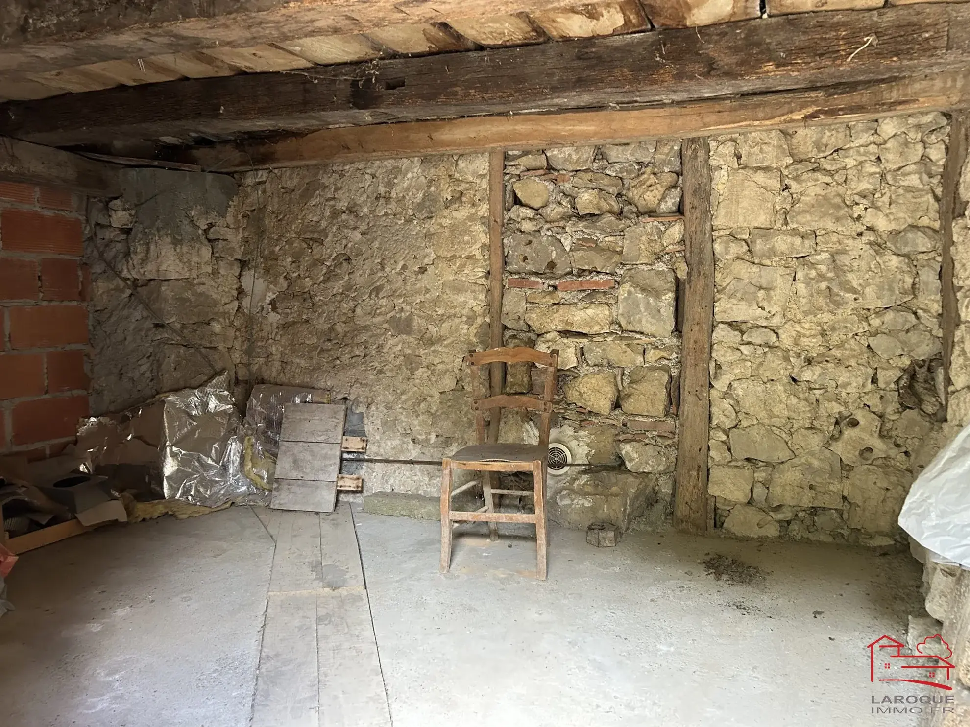 Maison individuelle avec jardin, dépendances et garage à Saint-Robert 47340 