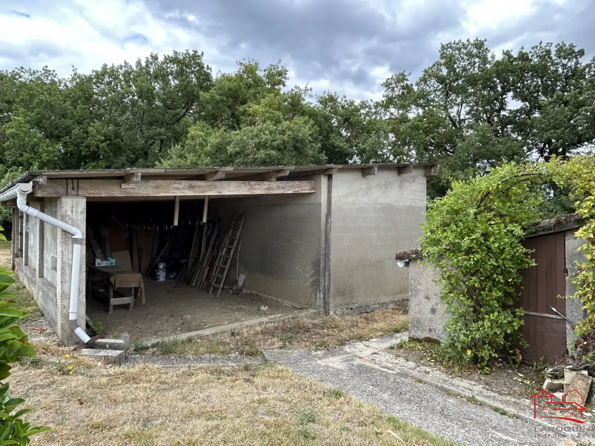 Maison individuelle avec jardin, dépendances et garage à Saint-Robert 47340 