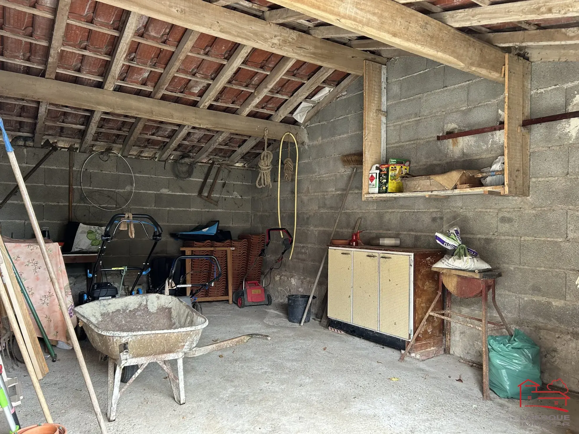 Maison individuelle avec jardin, dépendances et garage à Saint-Robert 47340 