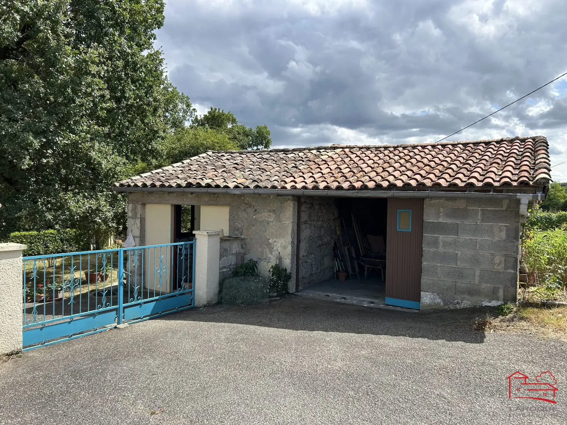 Maison individuelle avec jardin, dépendances et garage à Saint-Robert 47340 