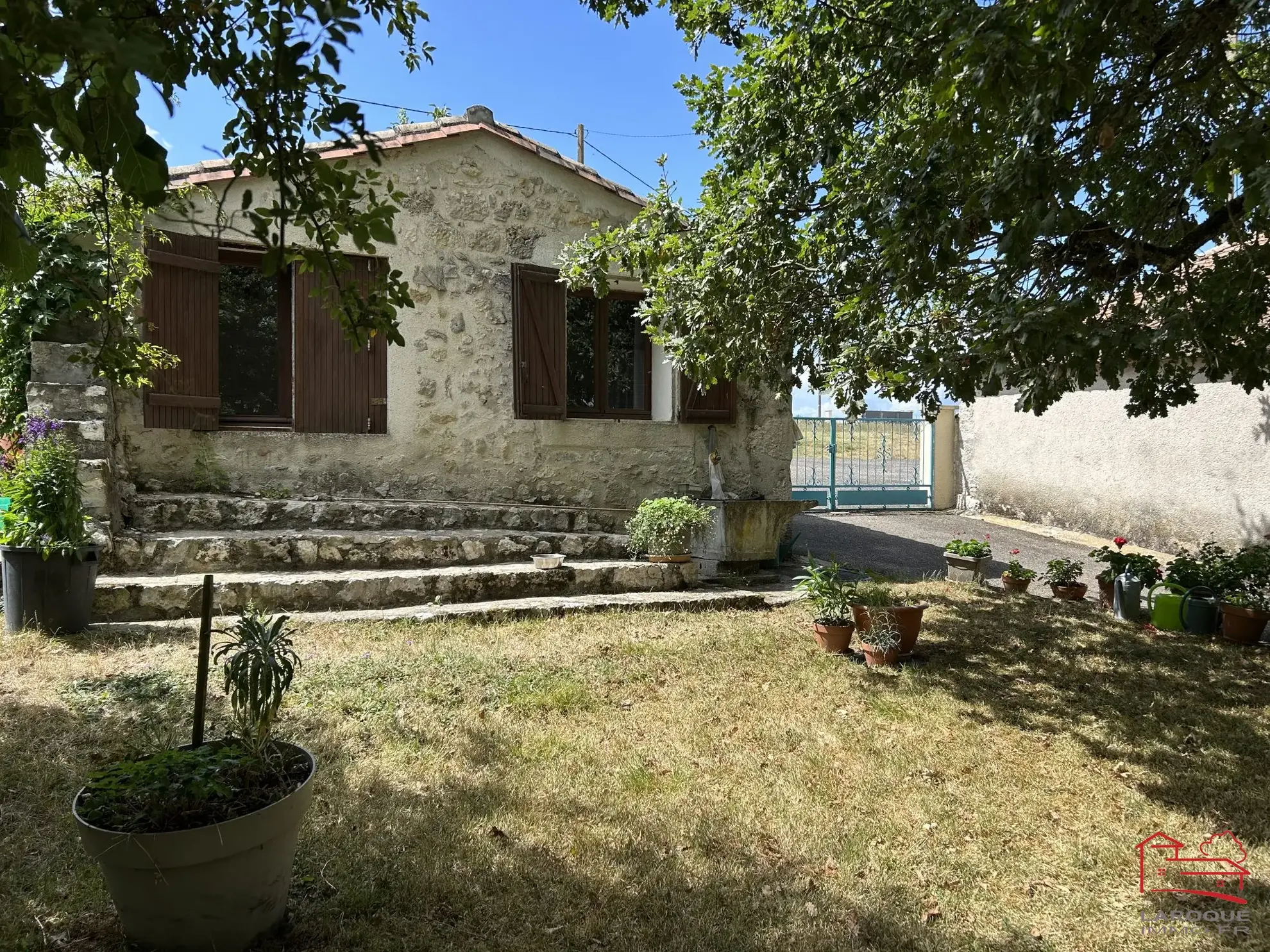 Maison individuelle avec jardin, dépendances et garage à Saint-Robert 47340 