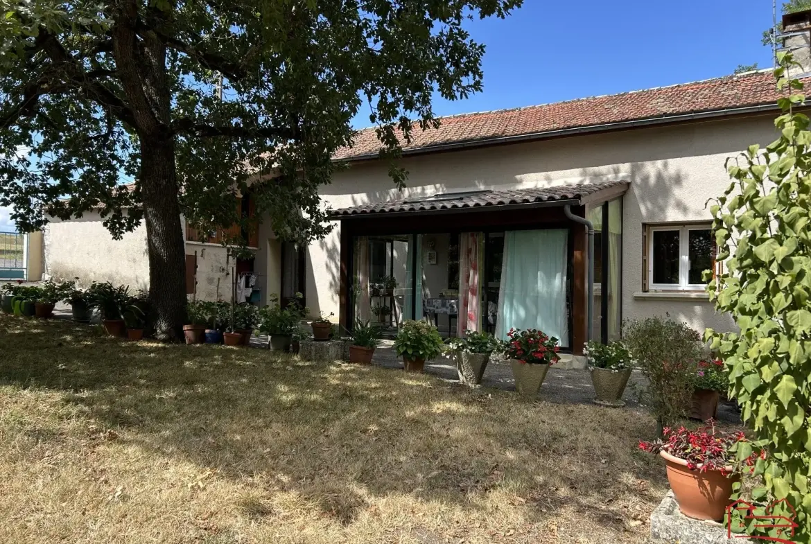 Maison individuelle avec jardin, dépendances et garage à Saint-Robert 47340 