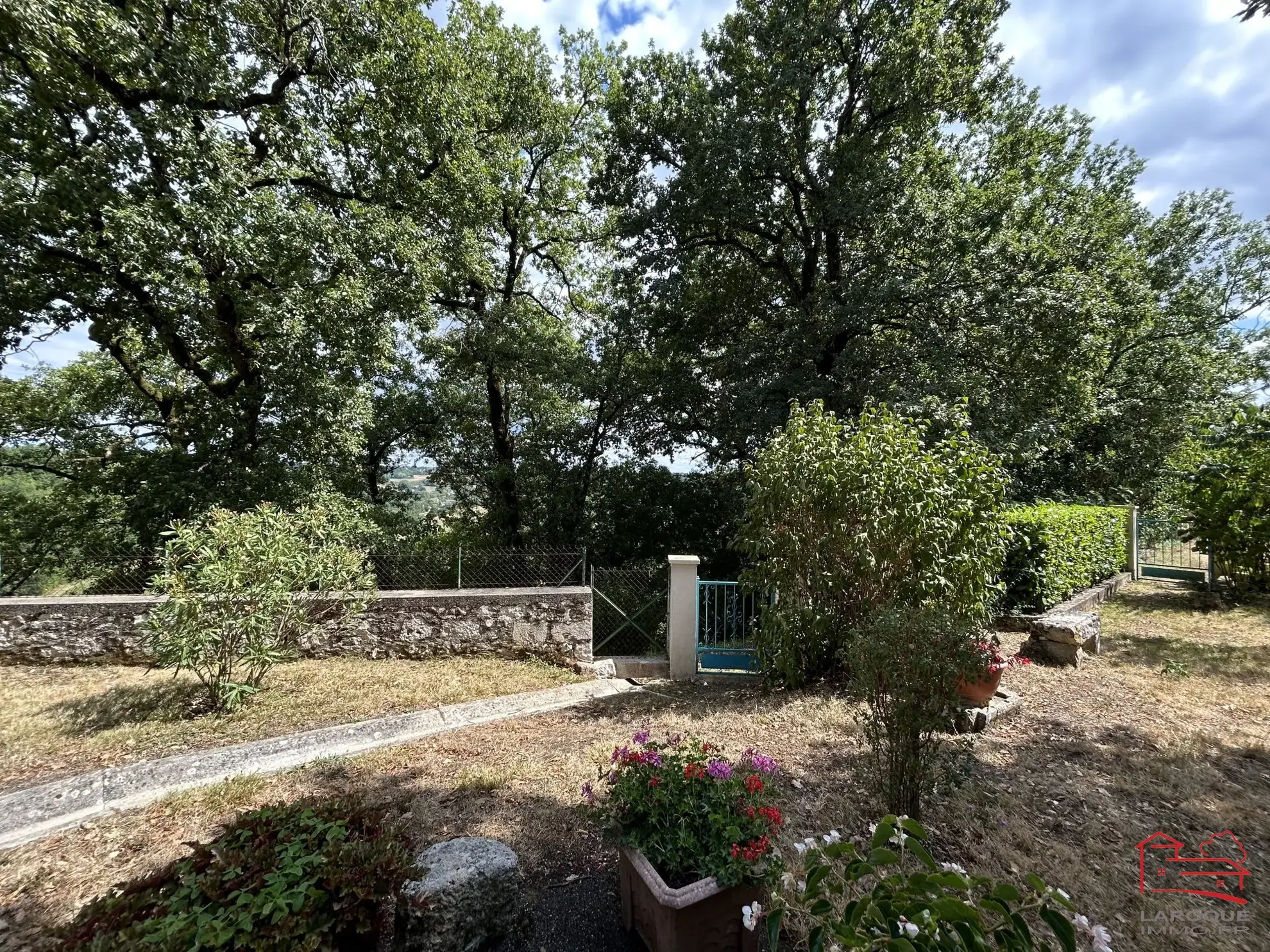 Maison individuelle avec jardin, dépendances et garage à Saint-Robert 47340 