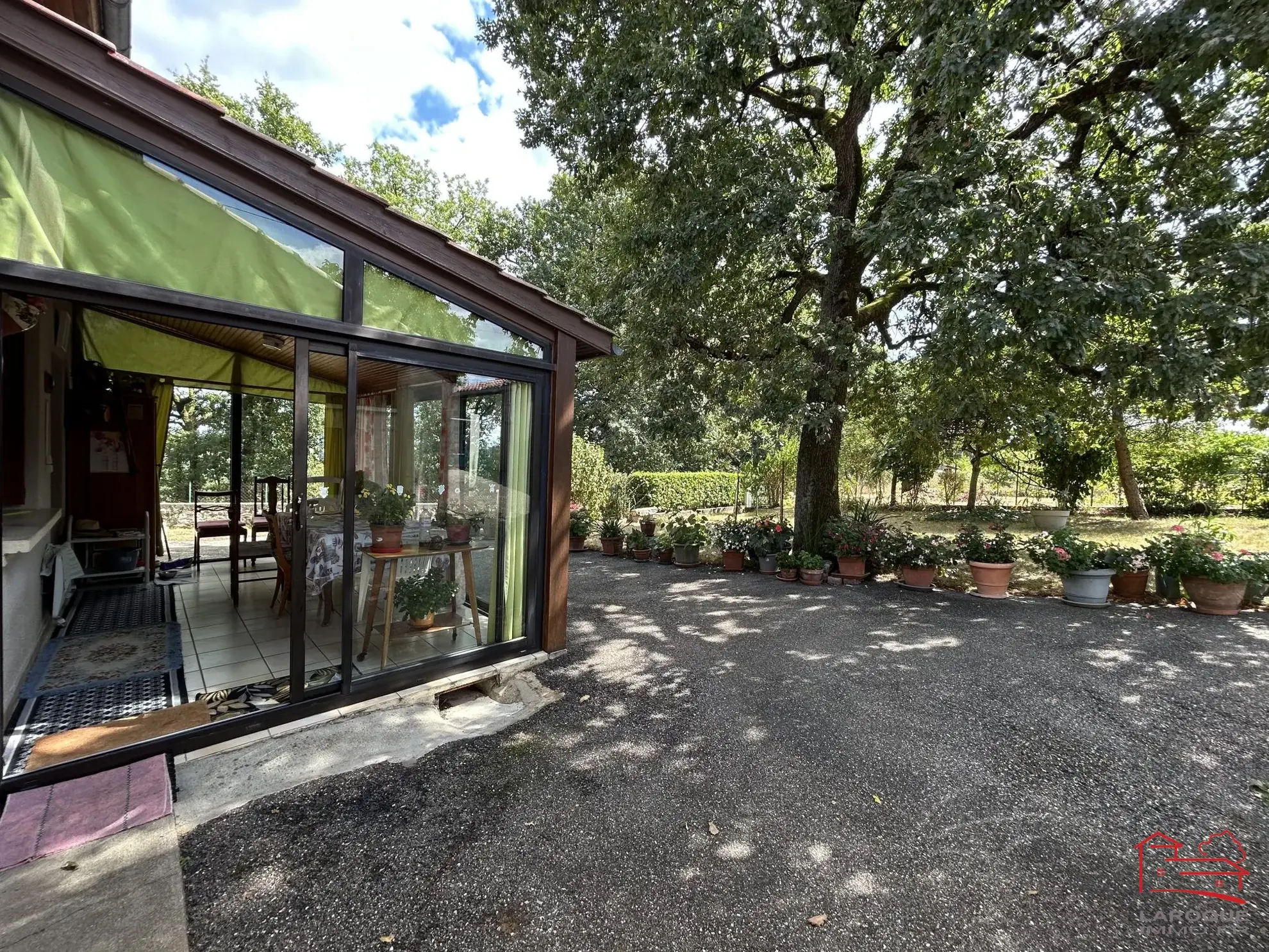 Maison individuelle avec jardin, dépendances et garage à Saint-Robert 47340 