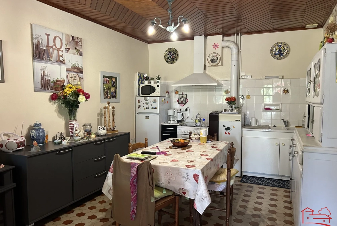 Maison individuelle avec jardin, dépendances et garage à Saint-Robert 47340 