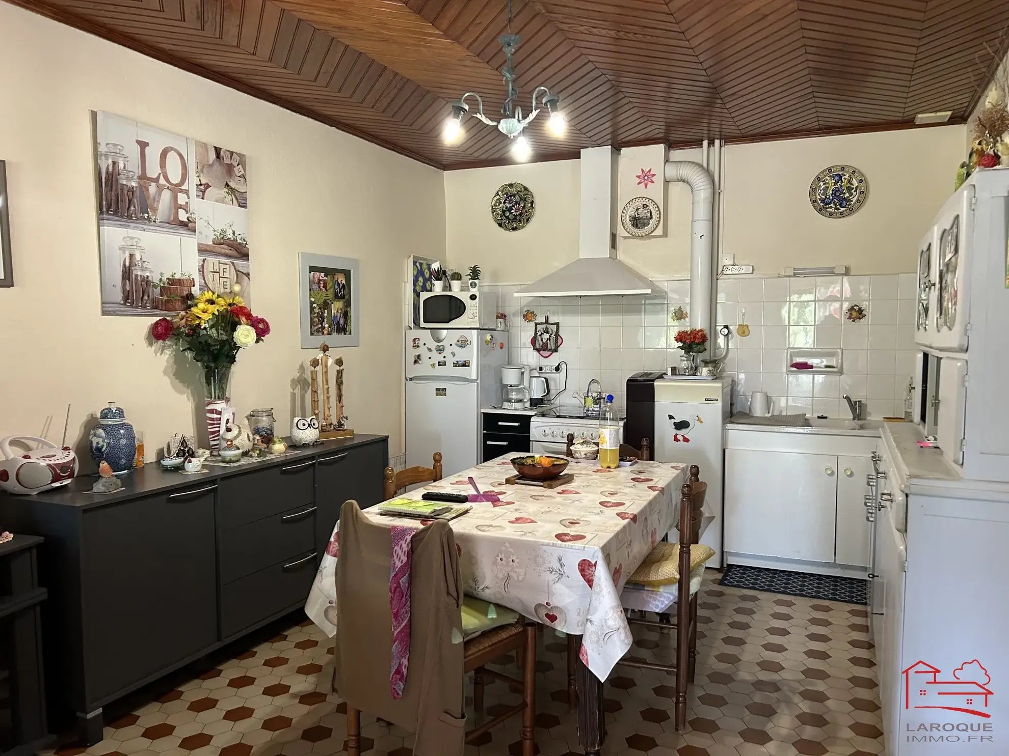 Maison individuelle avec jardin, dépendances et garage à Saint-Robert 47340 