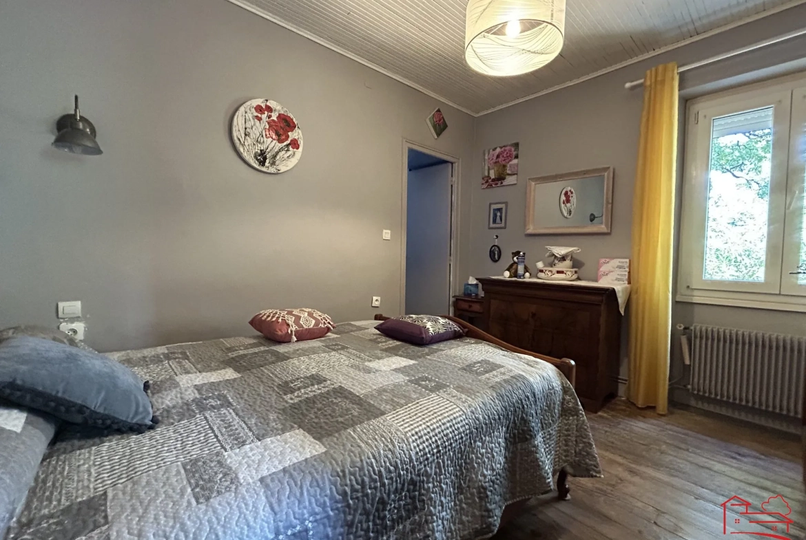Maison individuelle avec jardin, dépendances et garage à Saint-Robert 47340 