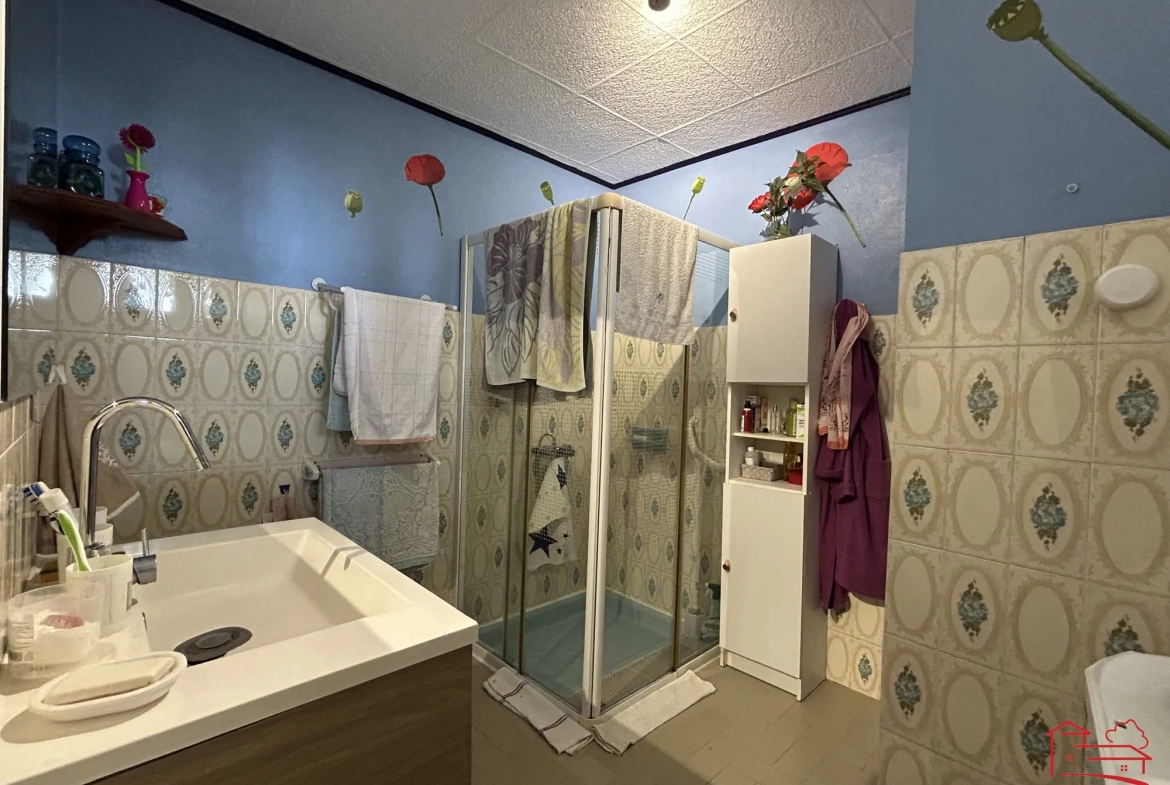 Maison individuelle avec jardin, dépendances et garage à Saint-Robert 47340 