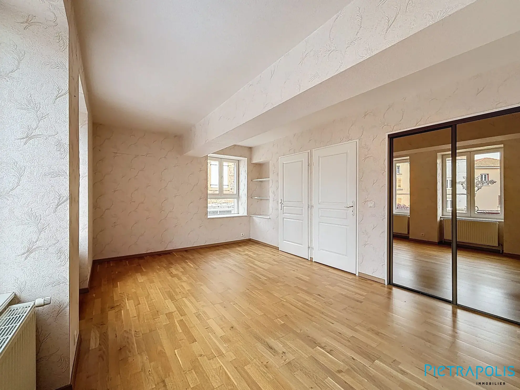Spacieuse maison de village avec jardin à Coutouvre, proche Roanne 