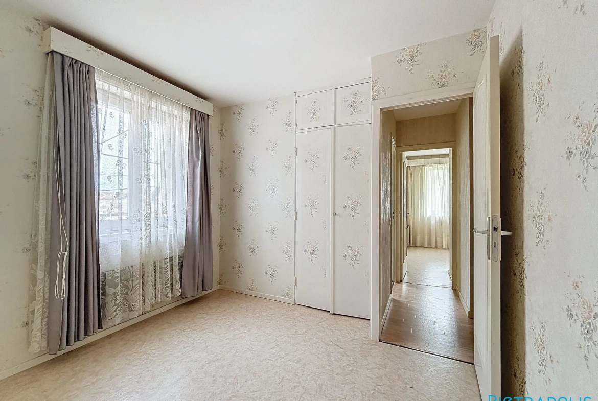 Spacieuse maison de village avec jardin à Coutouvre, proche Roanne 