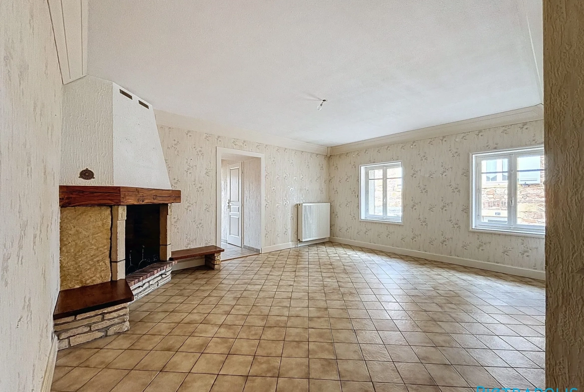 Spacieuse maison de village avec jardin à Coutouvre, proche Roanne 