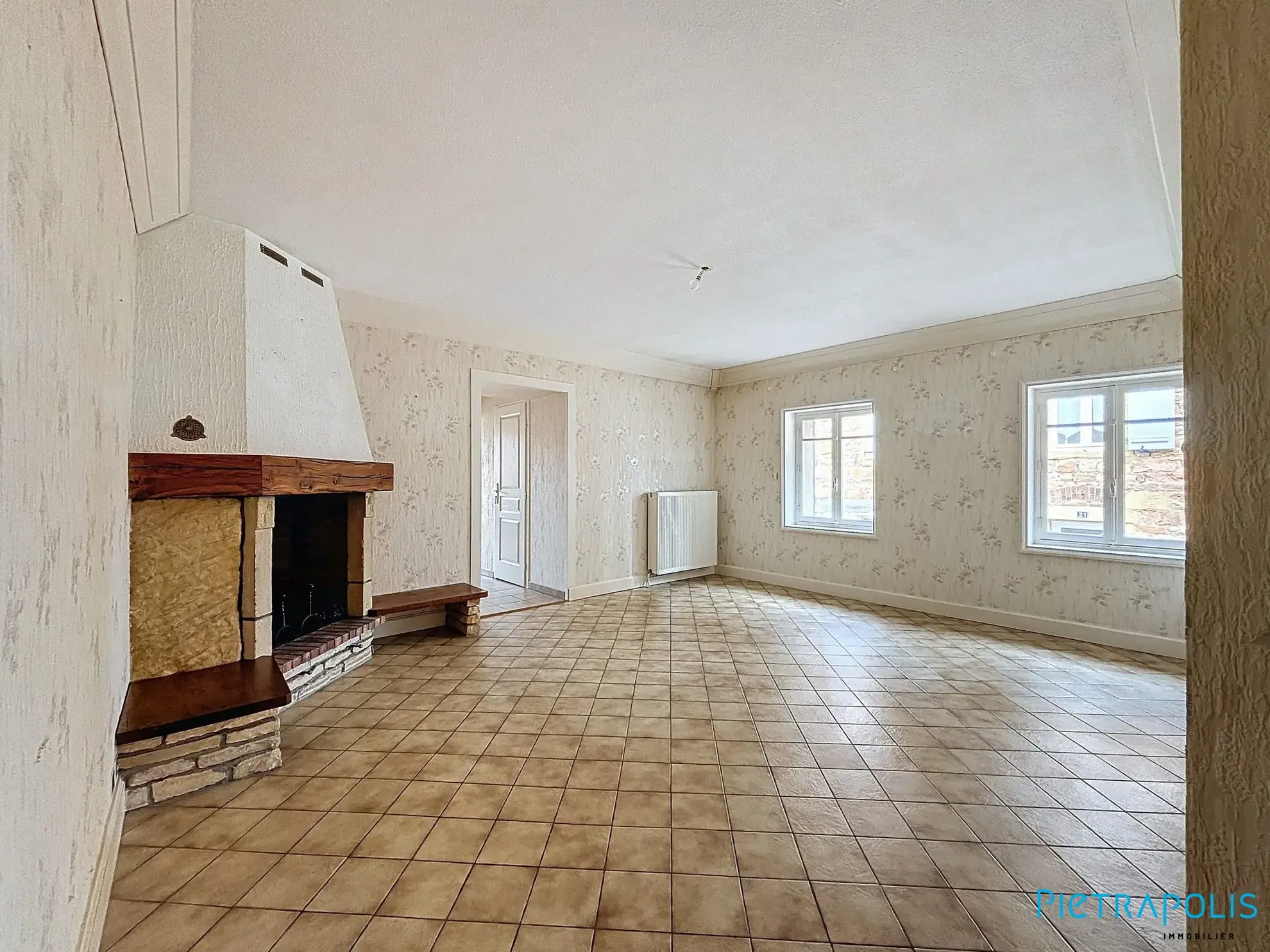 Spacieuse maison de village avec jardin à Coutouvre, proche Roanne 