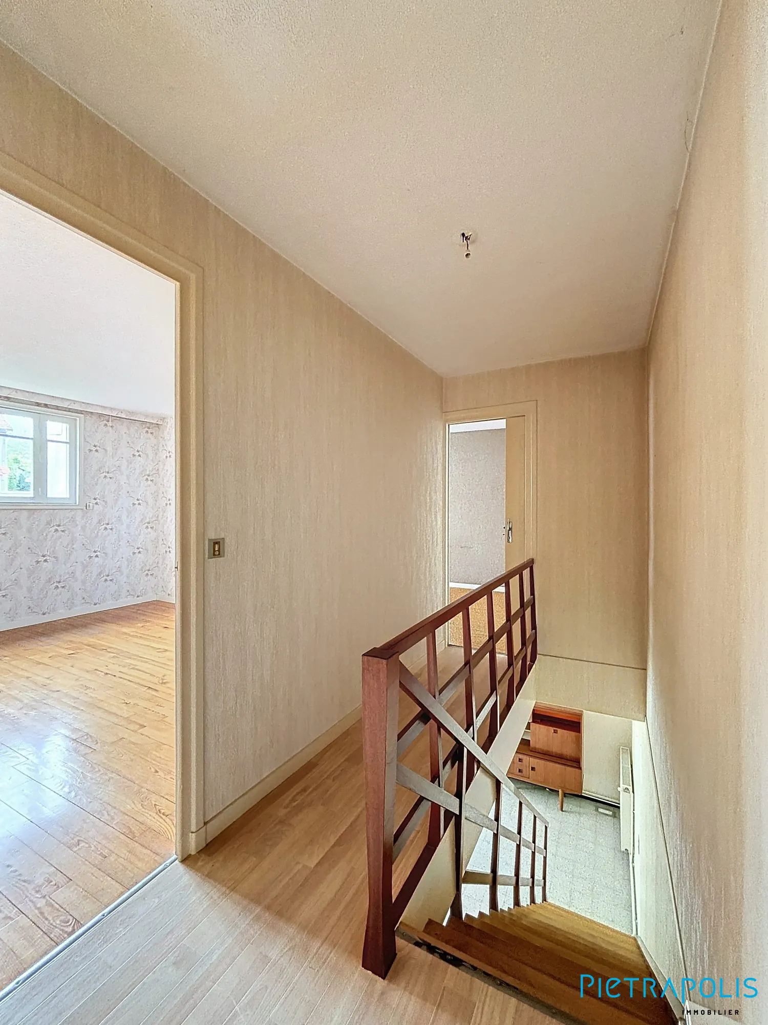 Spacieuse maison de village avec jardin à Coutouvre, proche Roanne 
